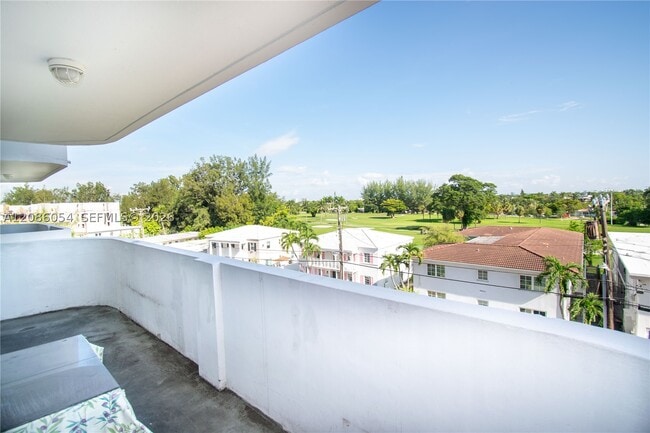 Building Photo - 110 S Shore Dr