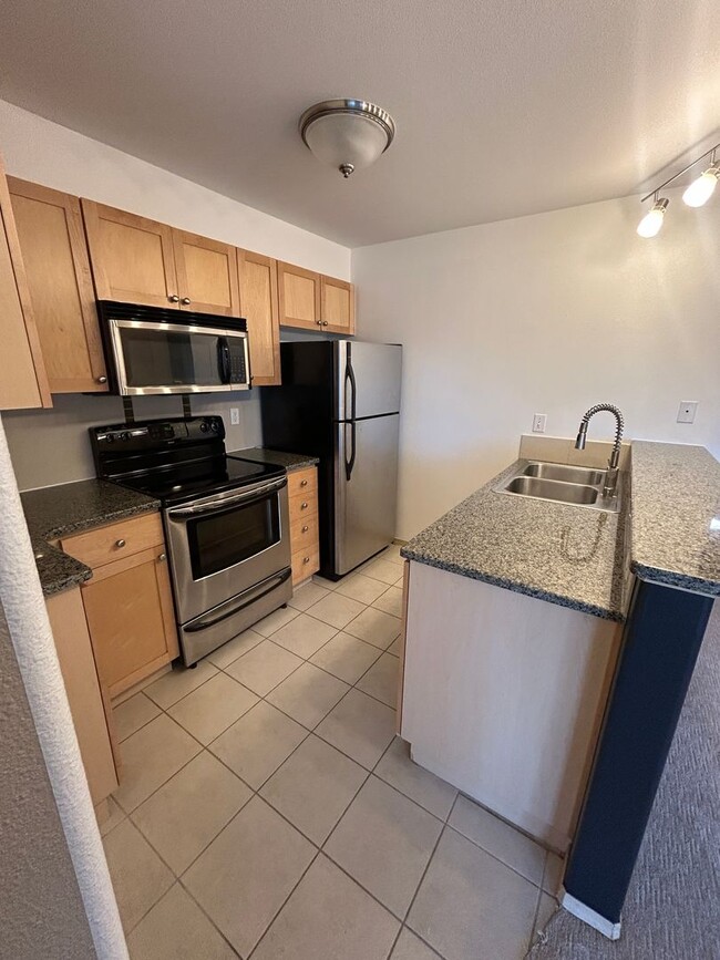 Primary Photo - Fantastic 2 Bed 2 Bath Greenwood Condo- Av...