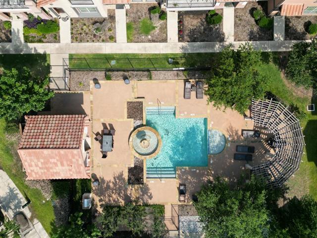 Building Photo - 635 Senda