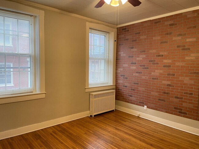 Building Photo - 107 S Broad St