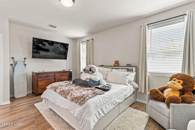 Building Photo - 13876 Loreina Luz Ave