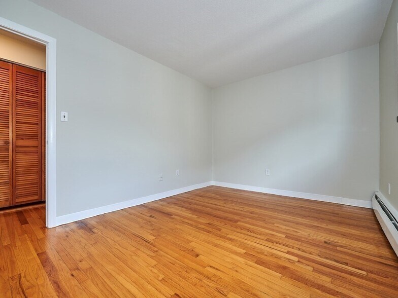Building Photo - 239 Kelton St
