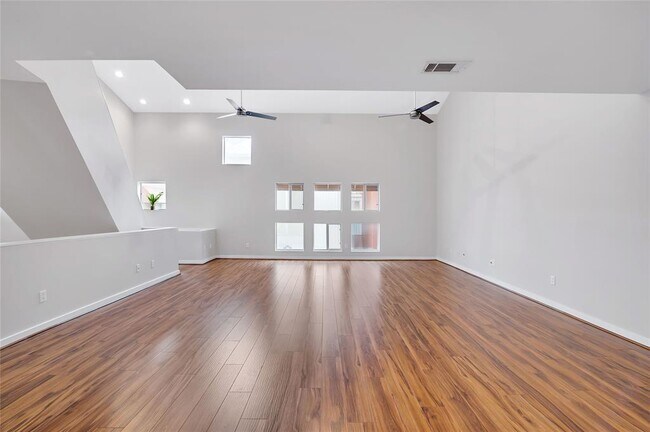 Building Photo - 2605 Calumet St