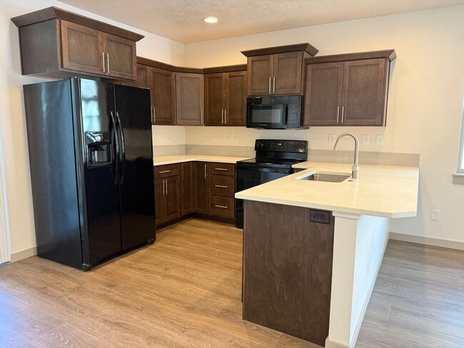 Building Photo - Newer 3 Bed/2 Bath Construction on Bend's Eastside - Cessna Drive