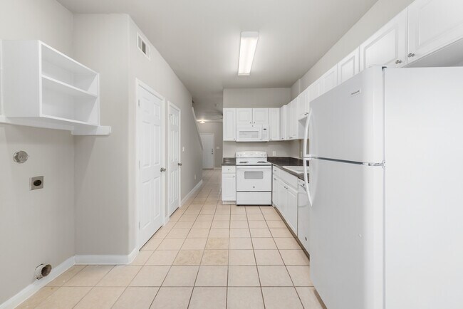 Building Photo - Townhomes on Anita