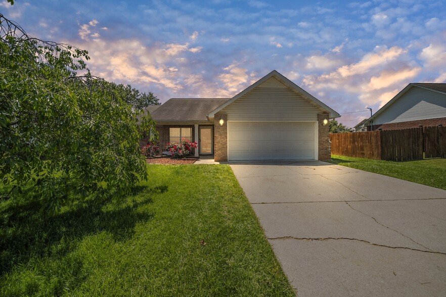 Primary Photo - 3131 Harrington Ct