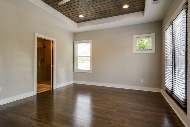 Building Photo - 1515 21st Ave N