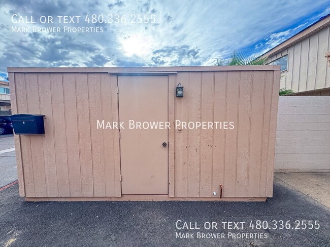 Building Photo - 1634 E Donner Dr