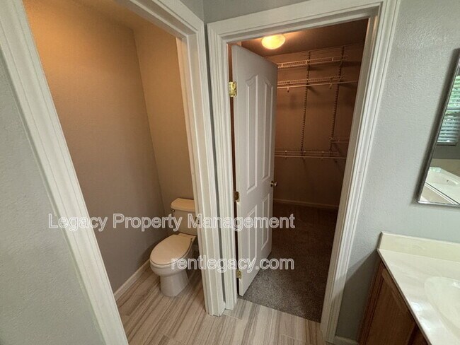 Building Photo - 108 Esplanade Cir