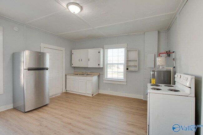 Building Photo - 3701 Fairview St SW