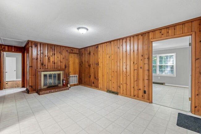 Building Photo - 2701 Fairfax Rd