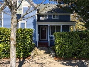 Building Photo - Beautiful Ground Level 1Bed/1Bath Close to...