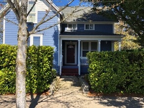 Building Photo - Beautiful Ground Level 1Bed/1Bath with Deck Close to Downtown Albany!
