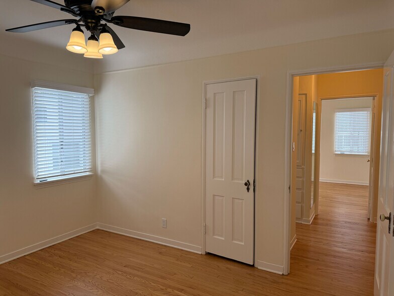 Building Photo - 617 W Glenoaks Blvd