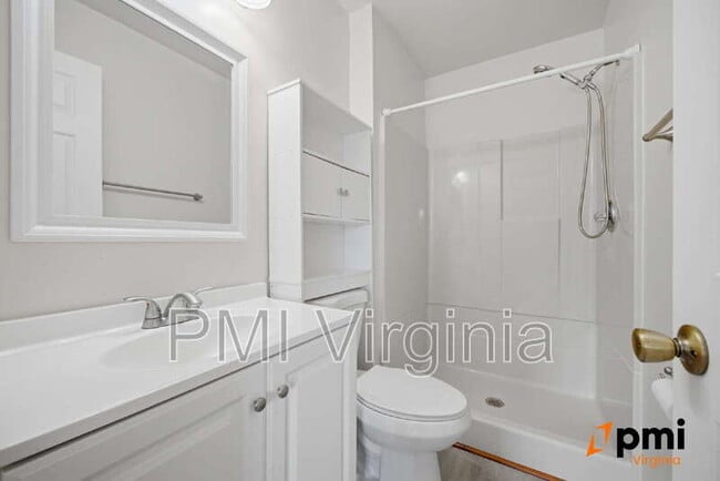 Building Photo - 202 Stonehall Ct