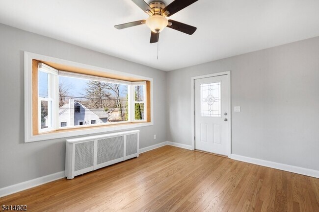 Building Photo - 83 Chestnut Hill Dr W