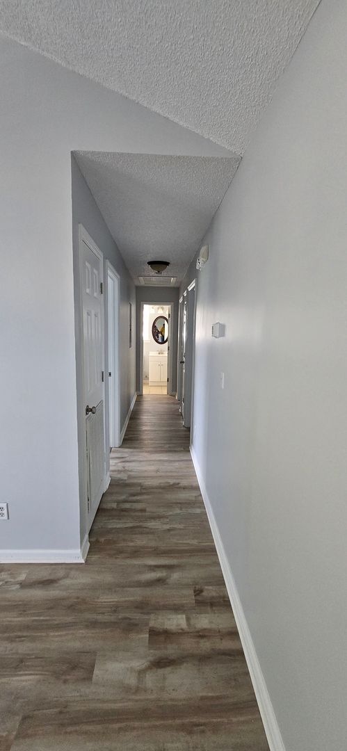 Building Photo - FOR RENT