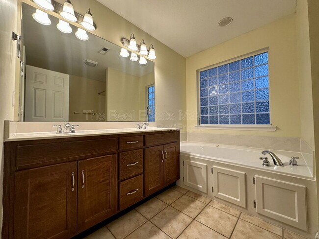 Building Photo - 1720 Hawk Run Ln