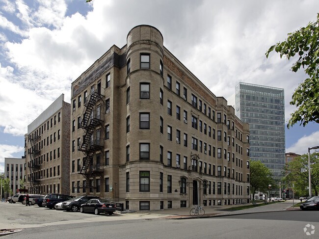 Primary Photo - 409 Huntington Ave