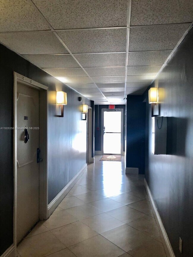 Building Photo - 13155 Ixora Ct