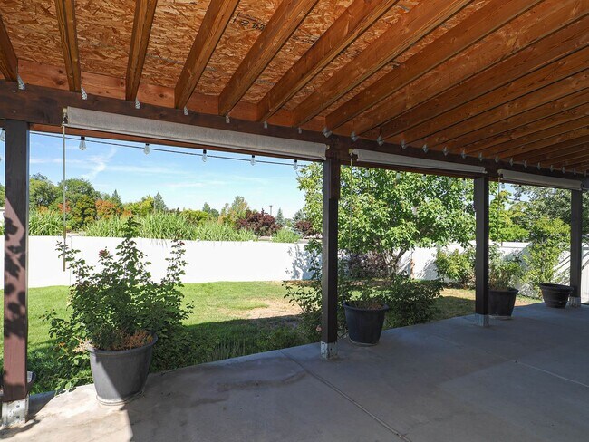 Building Photo - 408 E 775 N