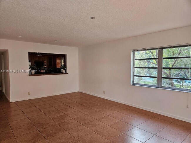 Building Photo - 5140 SW 40th Ave