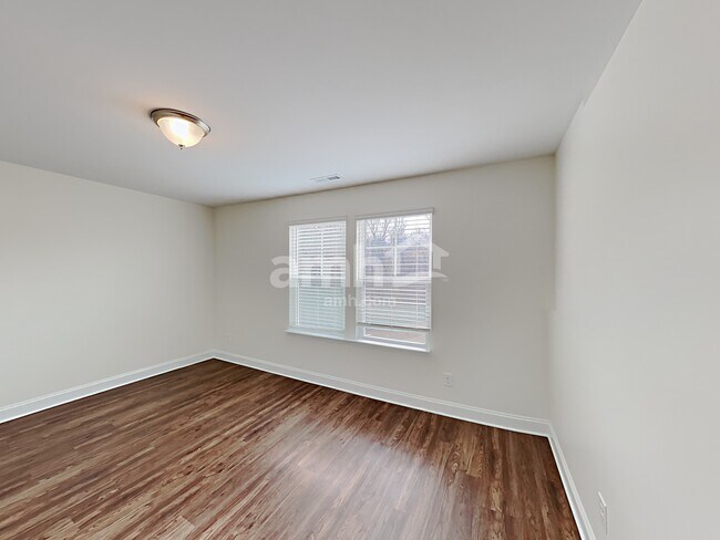 Building Photo - 1006 Bentley Pl