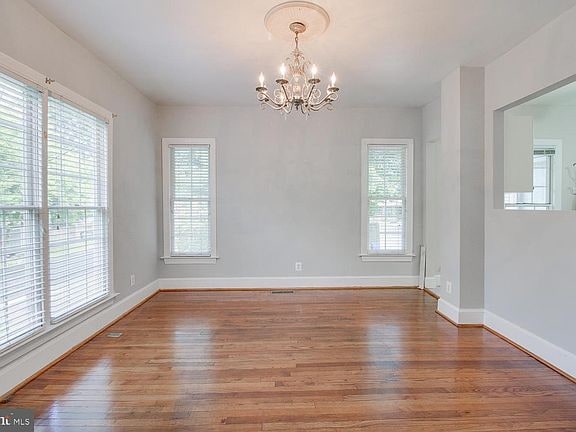 Building Photo - 1542 Chain Bridge Rd