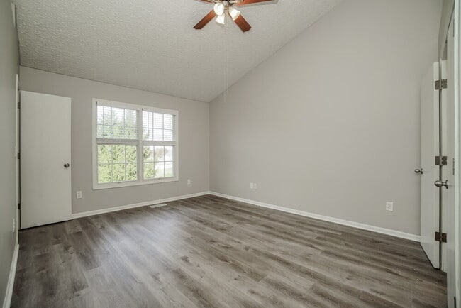 Building Photo - 5090 Dietrich Ave