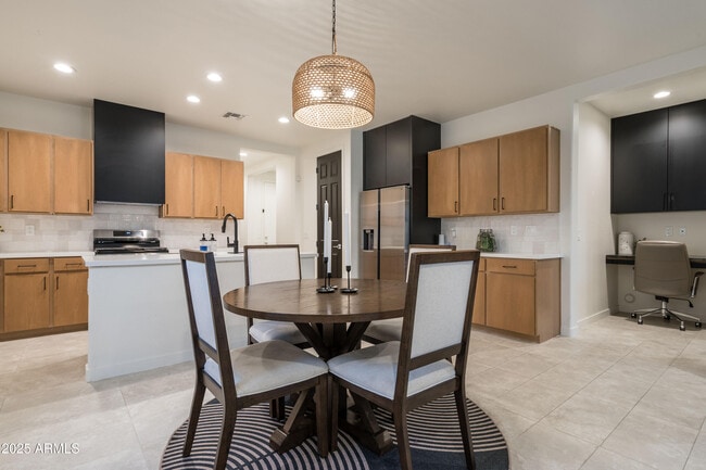 Building Photo - 18365 W Ewers Dr