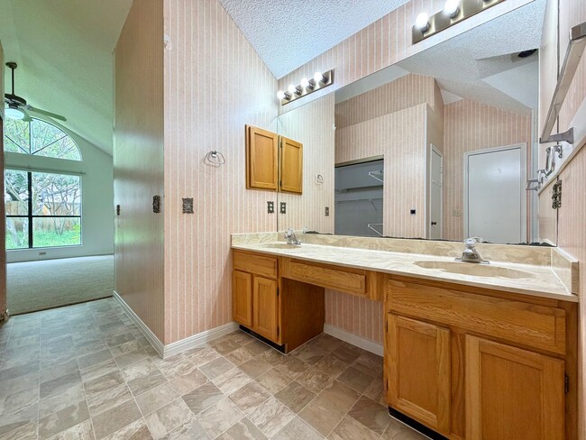 Building Photo - 2110 Warfield Way