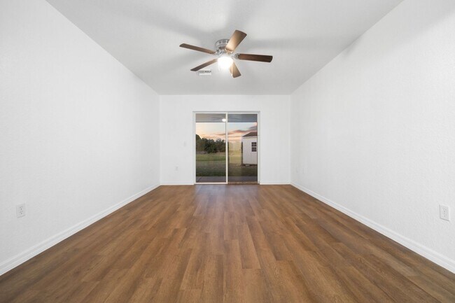 Building Photo - Updated 4 bed 2 bathroom home