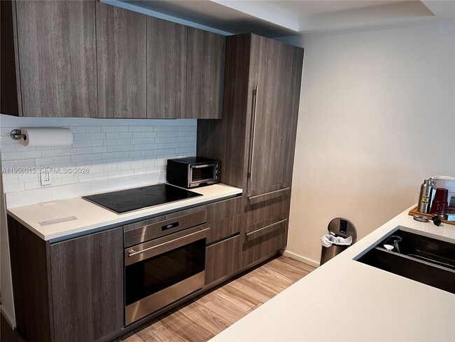 Building Photo - 801 S Miami Ave