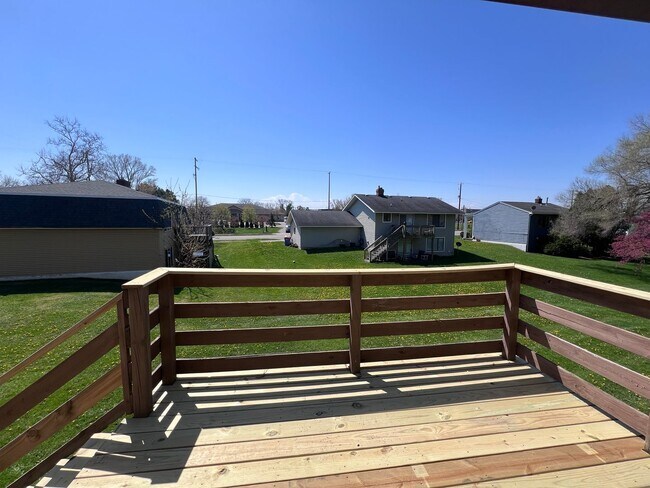 Building Photo - 2 Bedroom Upper Duplex in Breton Village!