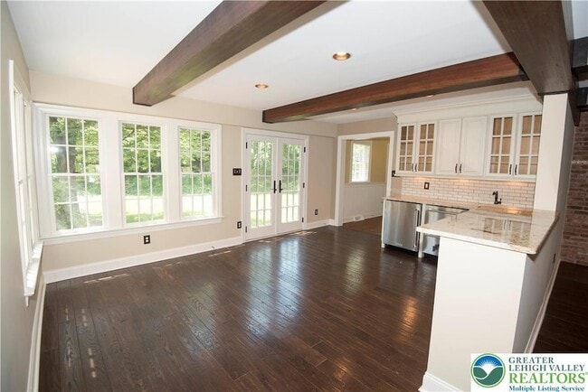 Building Photo - 1528 Wethersfield Dr