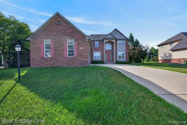 Building Photo - 699 Bay Pointe Dr
