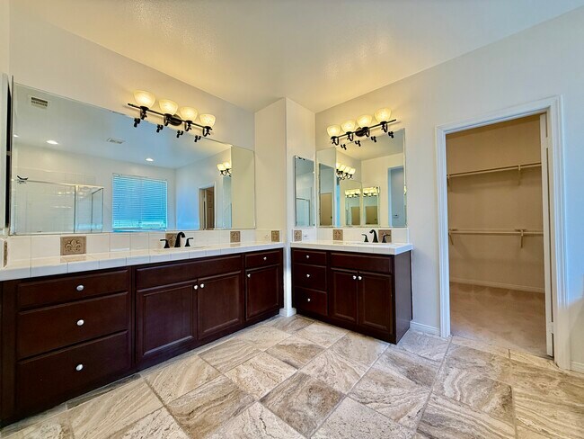 Building Photo - 13642 Pinnacle Way