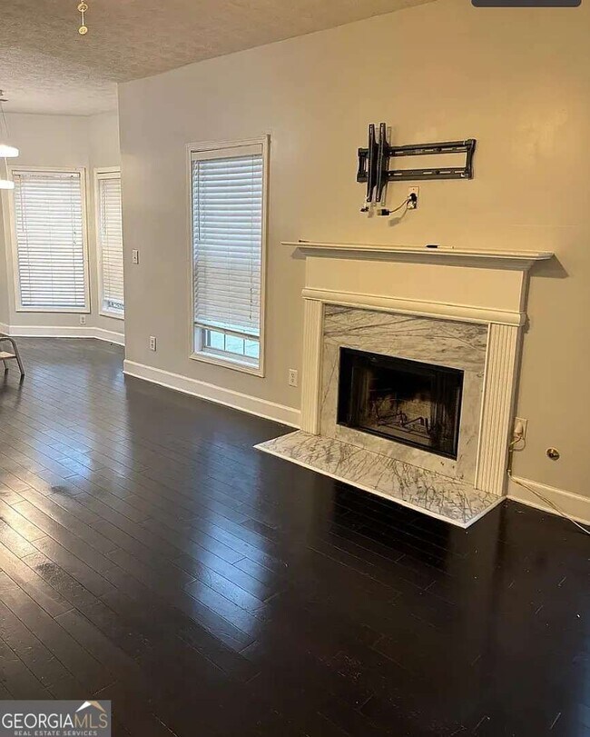 Building Photo - 235 Circle Rd