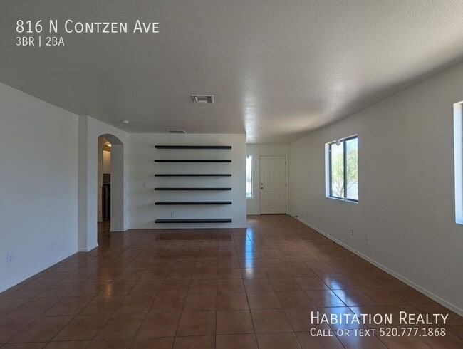 Building Photo - 816 N Contzen Ave