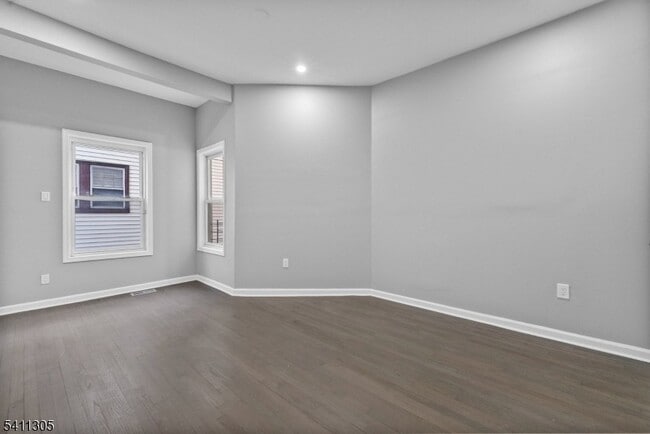 Building Photo - 467-469 Summer Avenue Unit 1