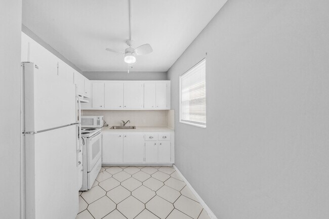Building Photo - 308 Fanshaw H