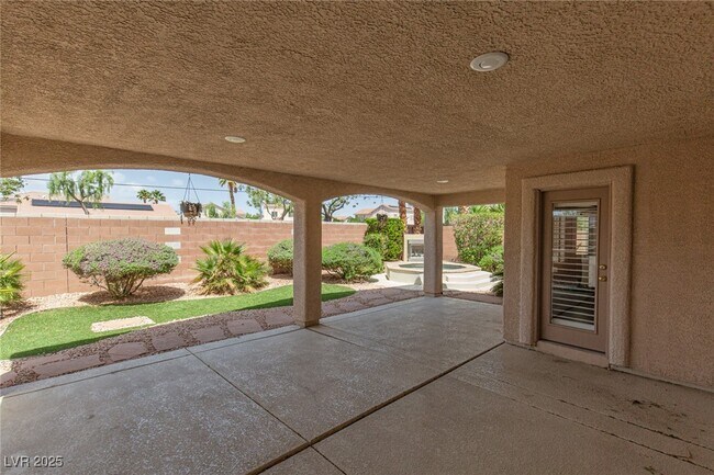 Building Photo - 6233 Double Oak St