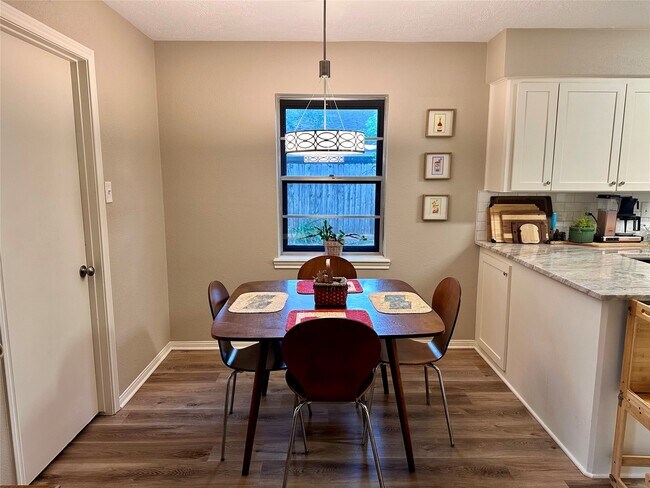 Building Photo - 28903 Twisted Oak Dr