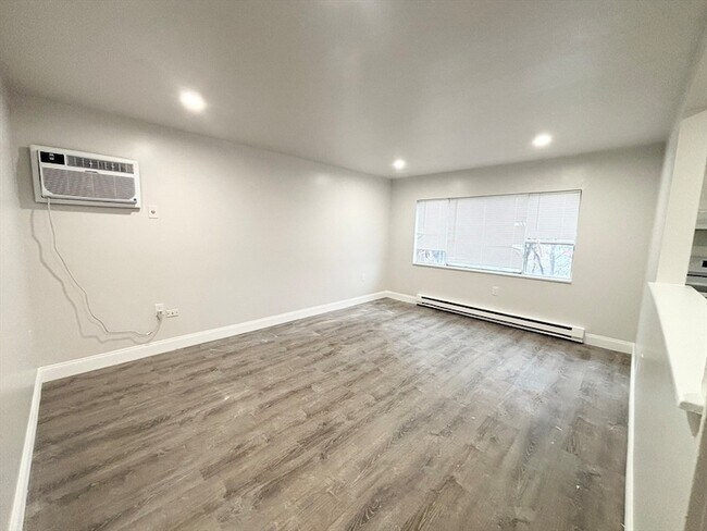 Building Photo - 75 Vine St