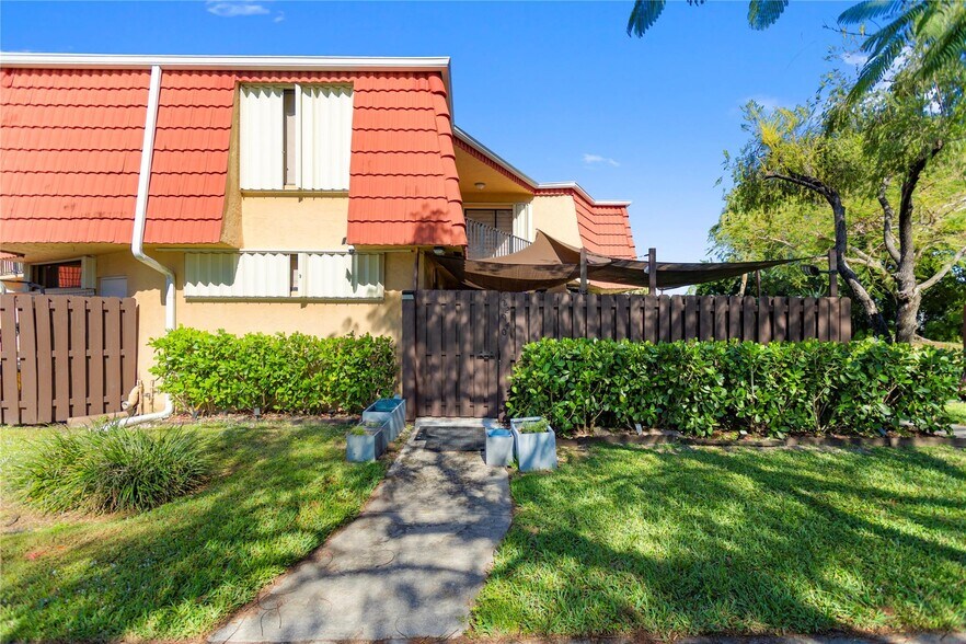 Building Photo - 22940 Oxford Pl