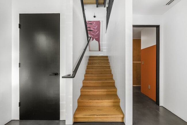 Building Photo - 2478 Penmar Ave