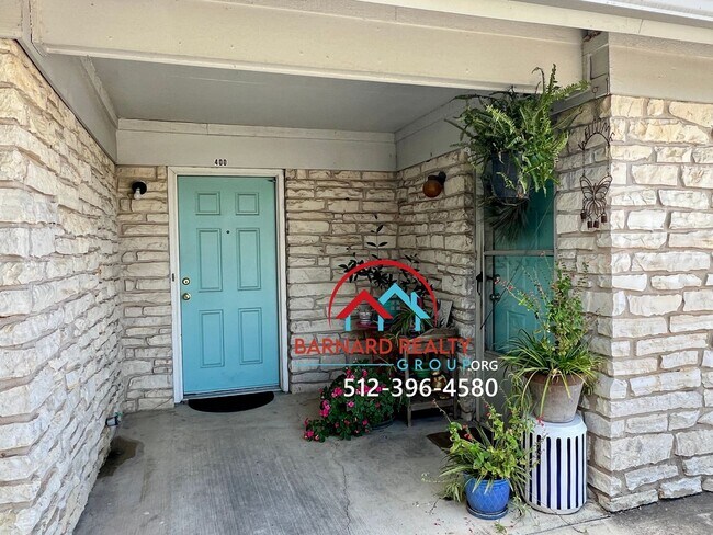 Building Photo - Available July 12: Duplex Close to Texas S...
