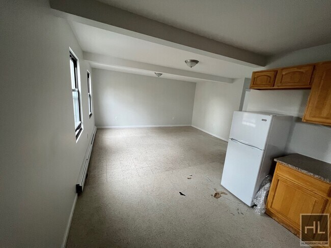 Building Photo - 3 AVENUE