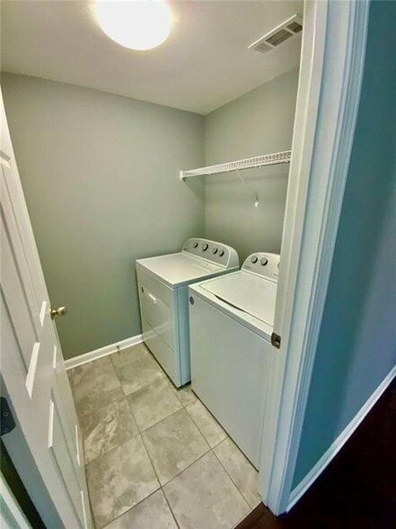 Building Photo - 294 SW Bass