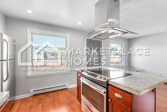 Building Photo - 615 S 225th St